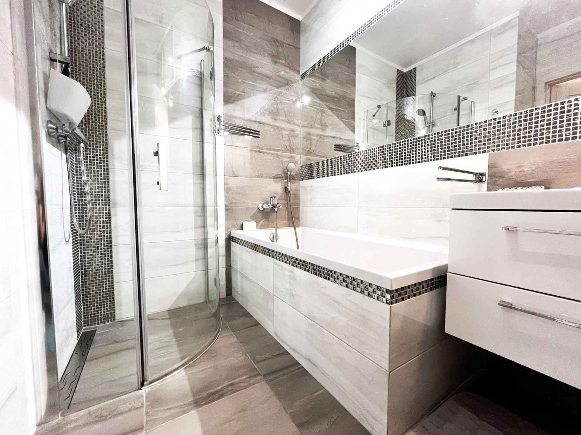 Walk To Park, Modern 2Bd Kitchen! Balcony, Parking Breslávia Exterior foto